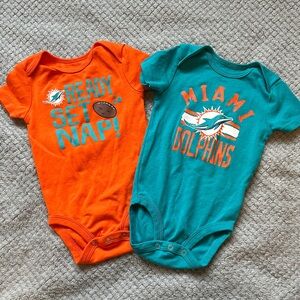 🌲Miami Dolphins onesie set of 2 - 6/9 months